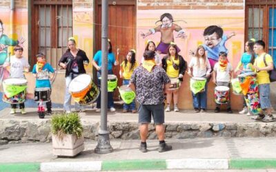 Con batucada, comparsa infantil y feria participó el Espacio Comunitario Santa Ana en el Carnaval Cordillera en Primavera