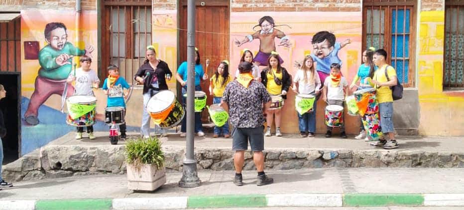 Con batucada, comparsa infantil y feria participó el Espacio Comunitario Santa Ana en el Carnaval Cordillera en Primavera